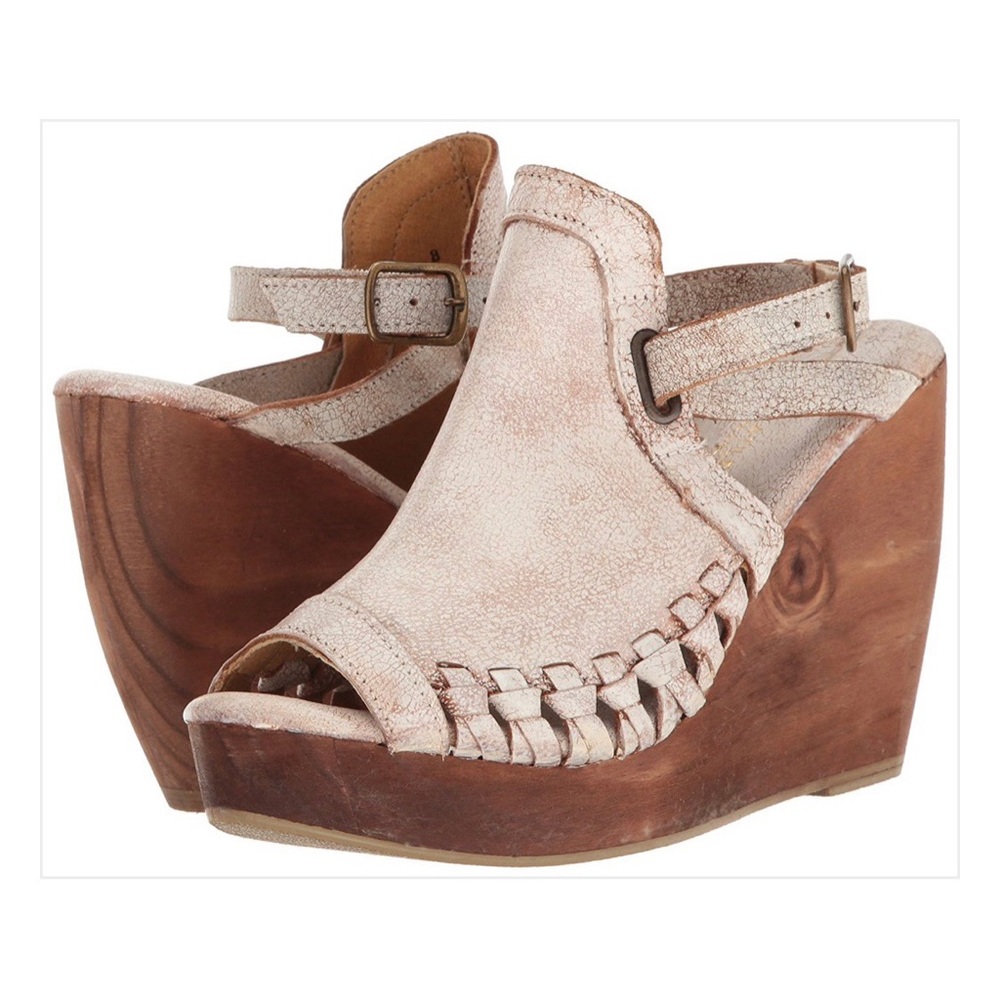 Very Volatile Carry’s White Sandal